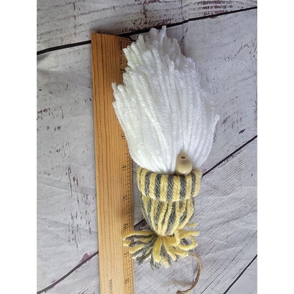 Handmade Hanging Yarn Pom Pom Christmas Gnomes Ornament Yellow And Gay Hat New - Picture 4 of 5